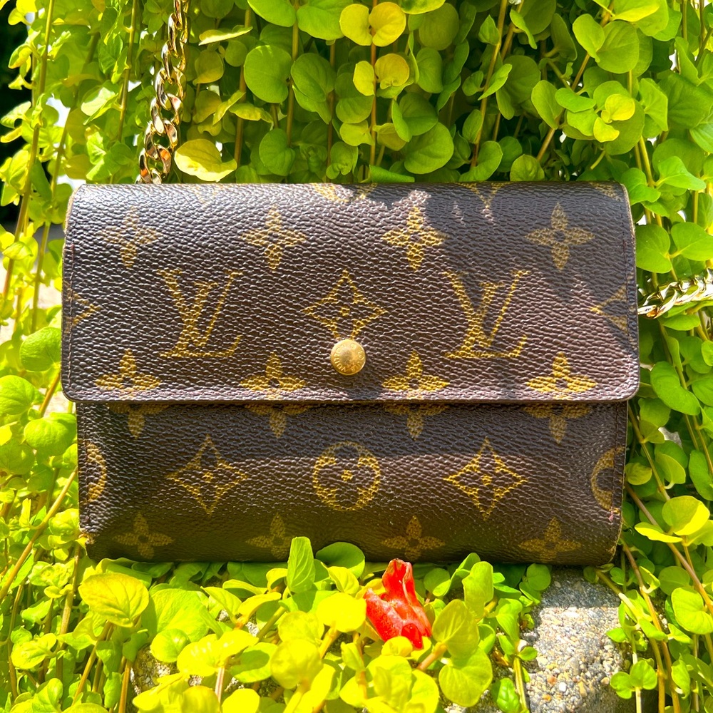 Rare Louis Vuitton monogram wallet 🌙